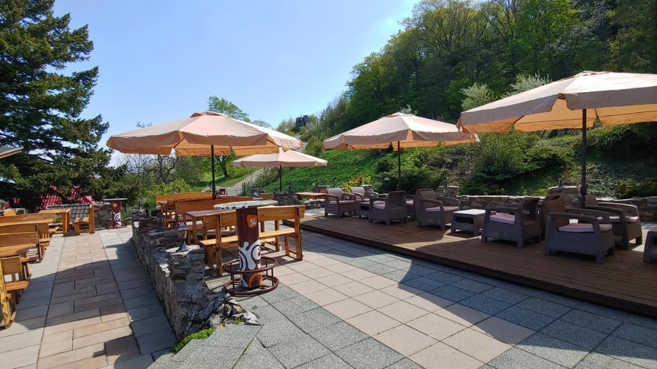 Pod Hradom Restaurant & Pension Topoľčany 외부 사진