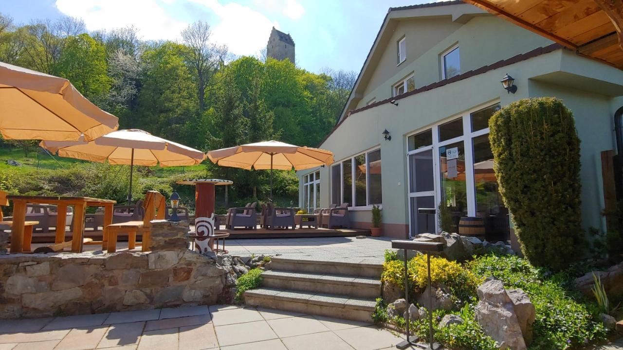 Pod Hradom Restaurant & Pension Topoľčany 외부 사진