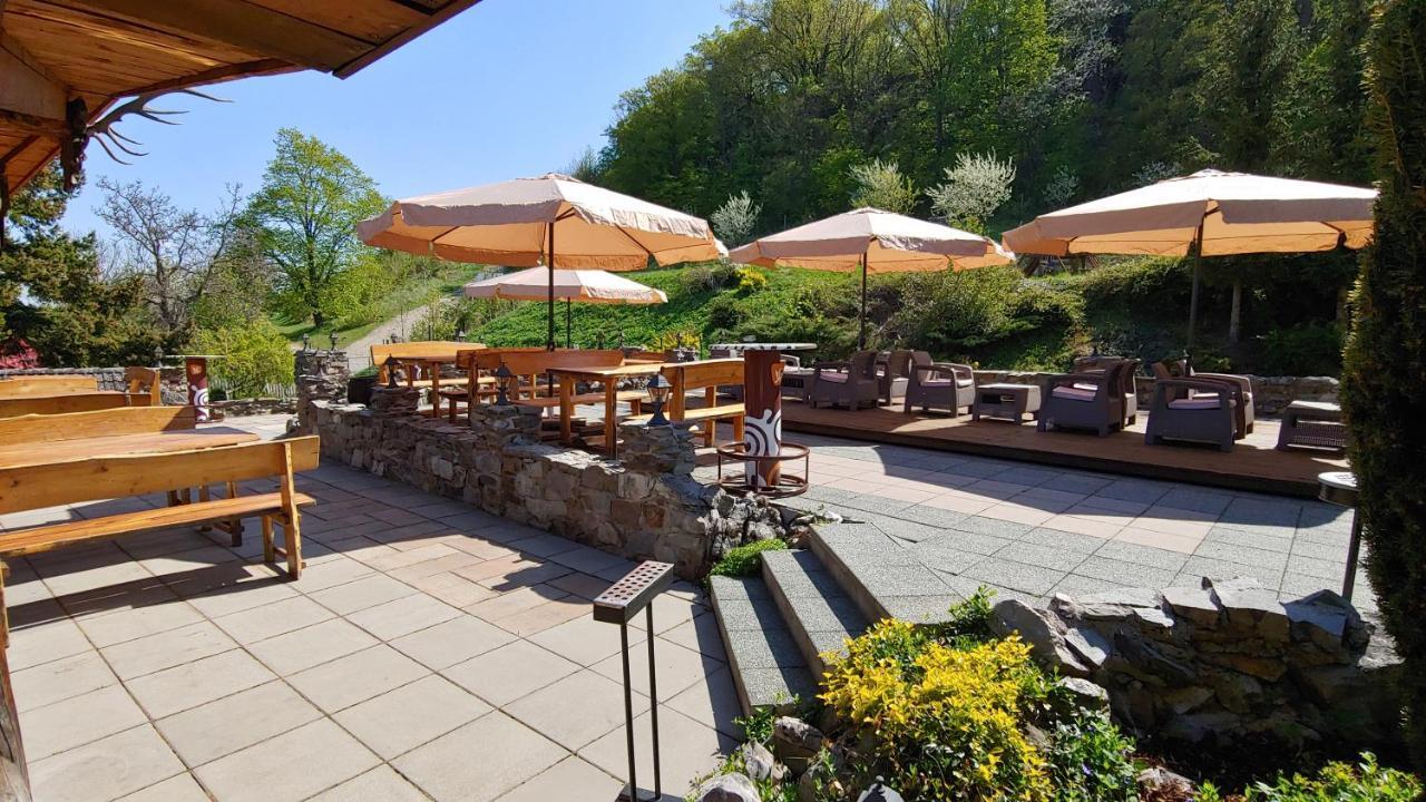 Pod Hradom Restaurant & Pension Topoľčany 외부 사진