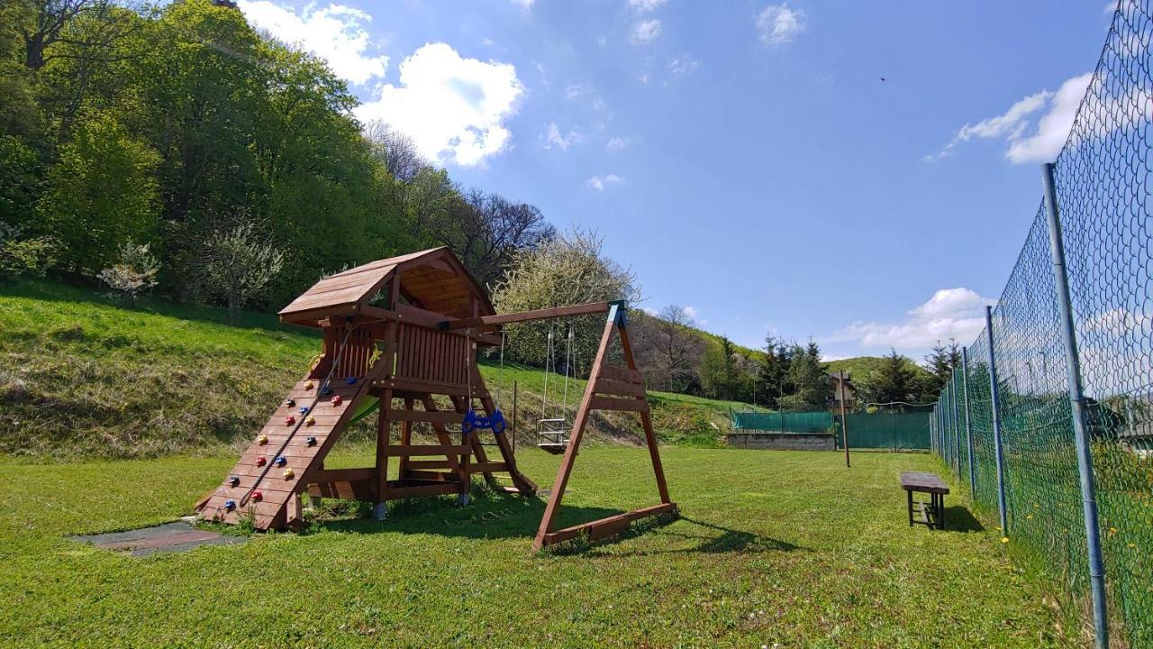 Pod Hradom Restaurant & Pension Topoľčany 외부 사진
