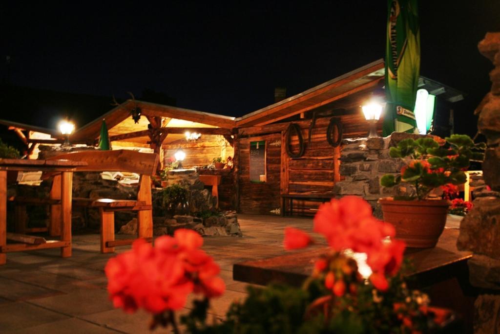Pod Hradom Restaurant & Pension Topoľčany 외부 사진