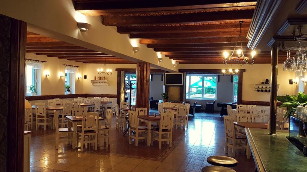 Pod Hradom Restaurant & Pension Topoľčany 외부 사진