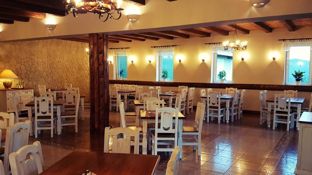 Pod Hradom Restaurant & Pension Topoľčany 외부 사진