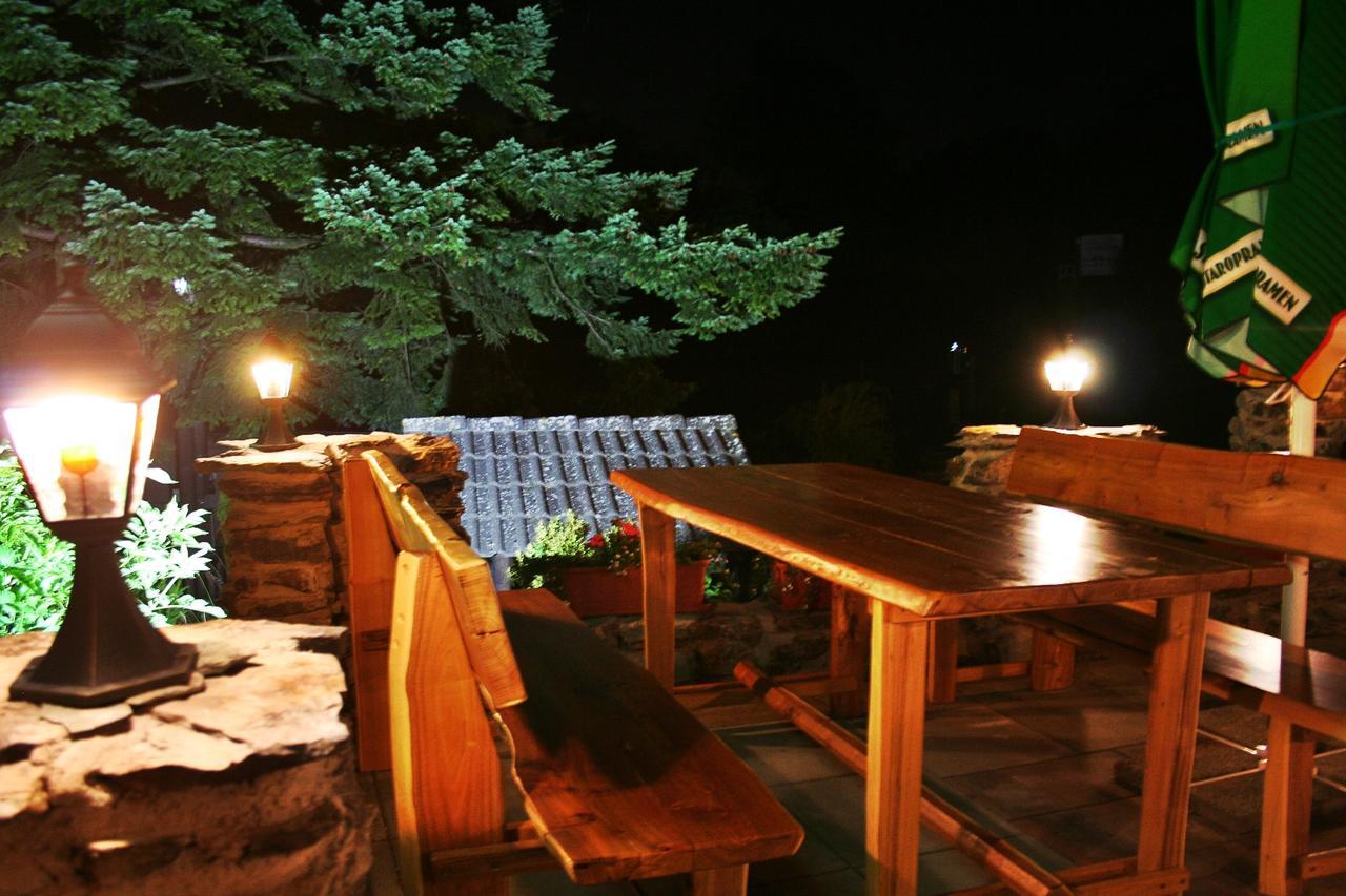 Pod Hradom Restaurant & Pension Topoľčany 외부 사진
