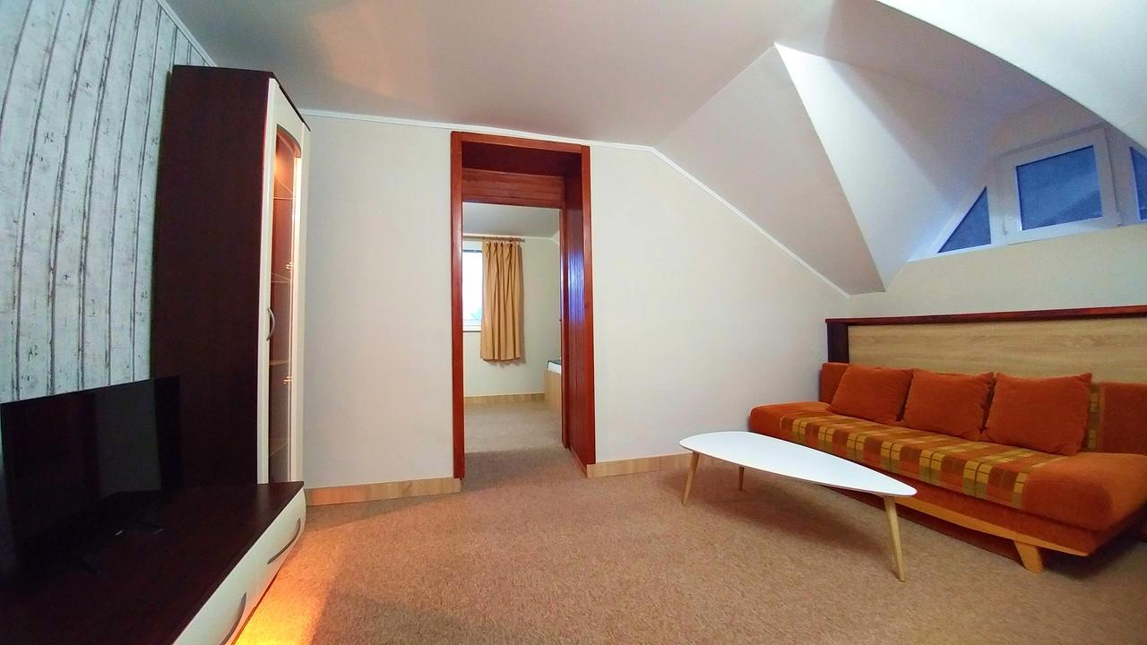 Pod Hradom Restaurant & Pension Topoľčany 외부 사진