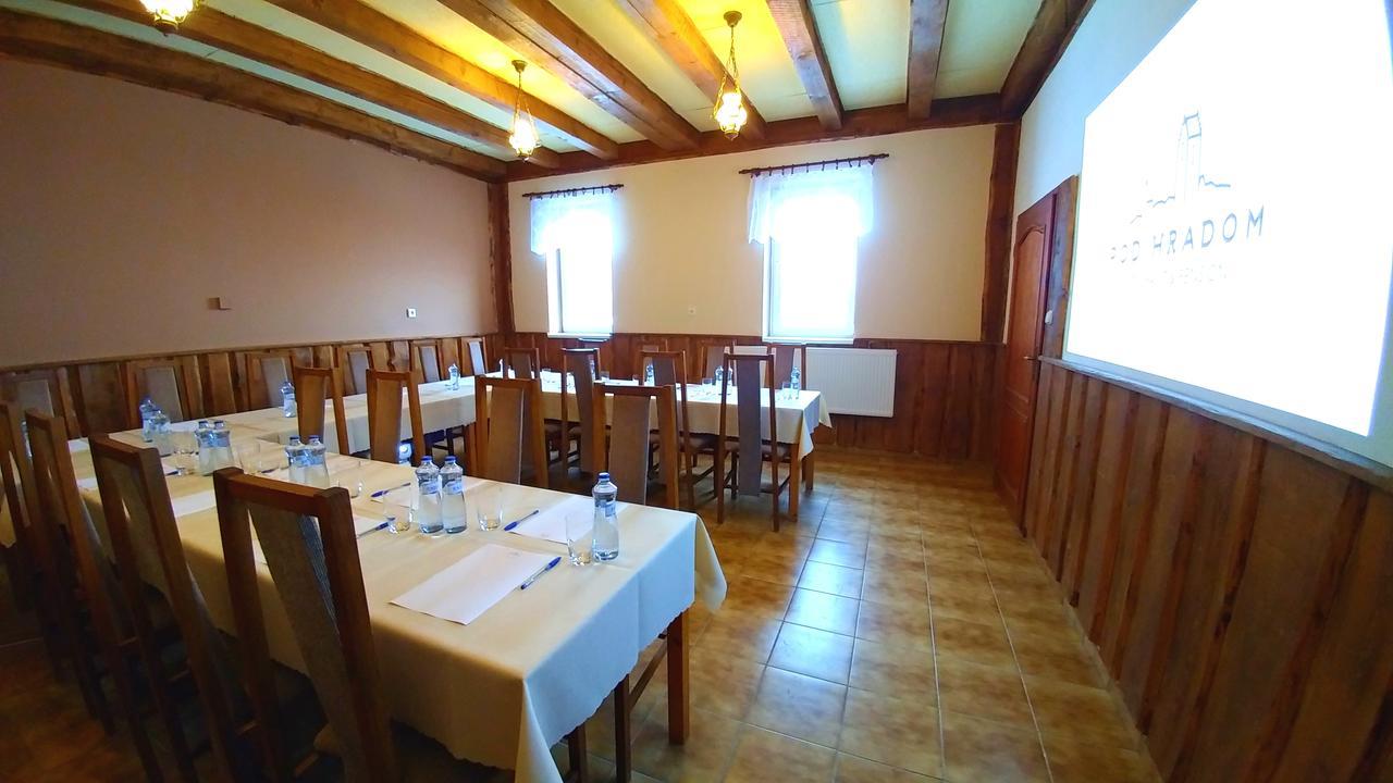 Pod Hradom Restaurant & Pension Topoľčany 외부 사진