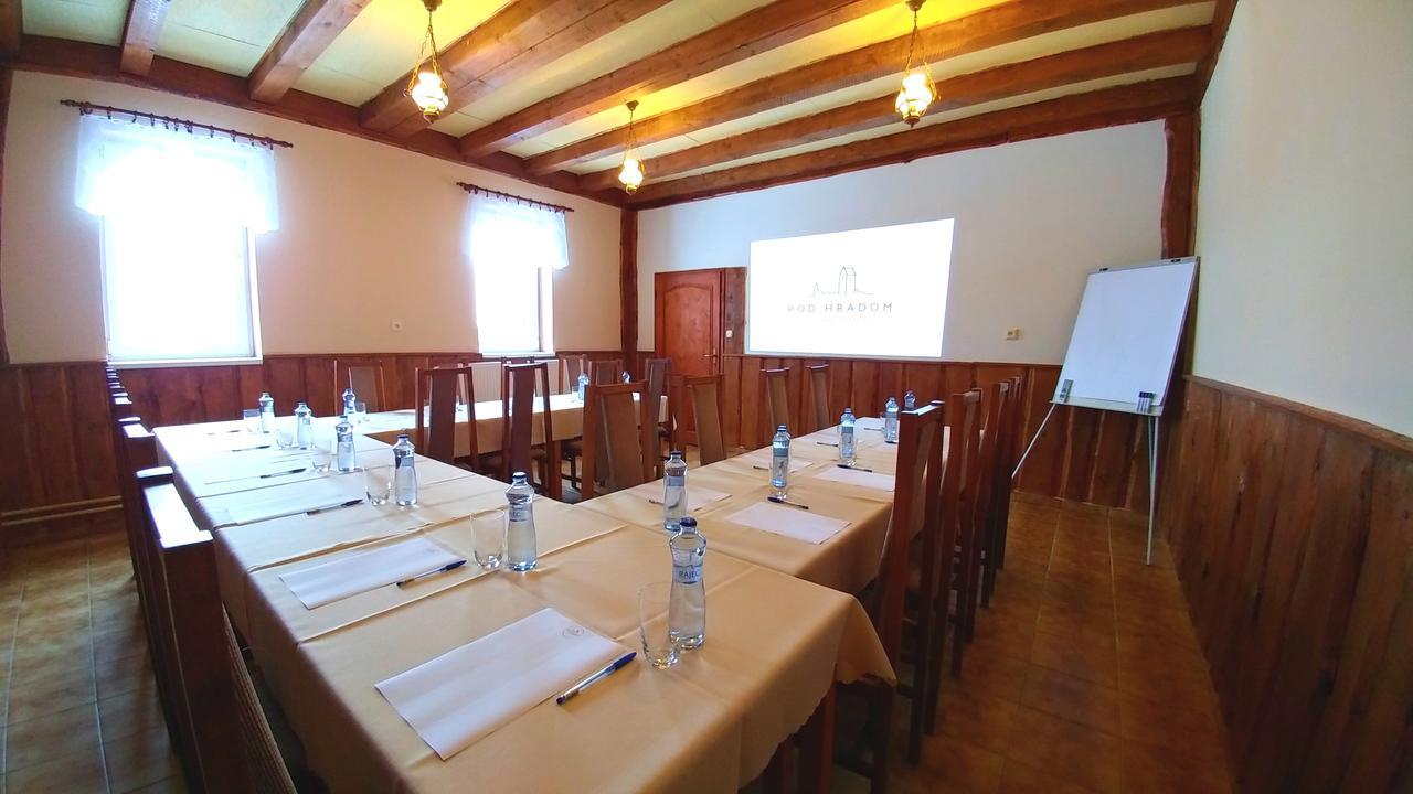 Pod Hradom Restaurant & Pension Topoľčany 외부 사진